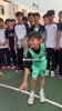 天赋尽显未来可期！广西7岁小孩背书包球场1v1单挑大人