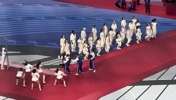 实拍：Lisa空降世界杯现场，纯白超短裤尽显好身材~