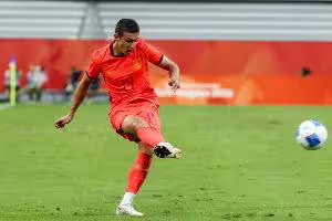 沪媒：依木兰在比赛中的大局观和准确及时的传球让人眼前一亮